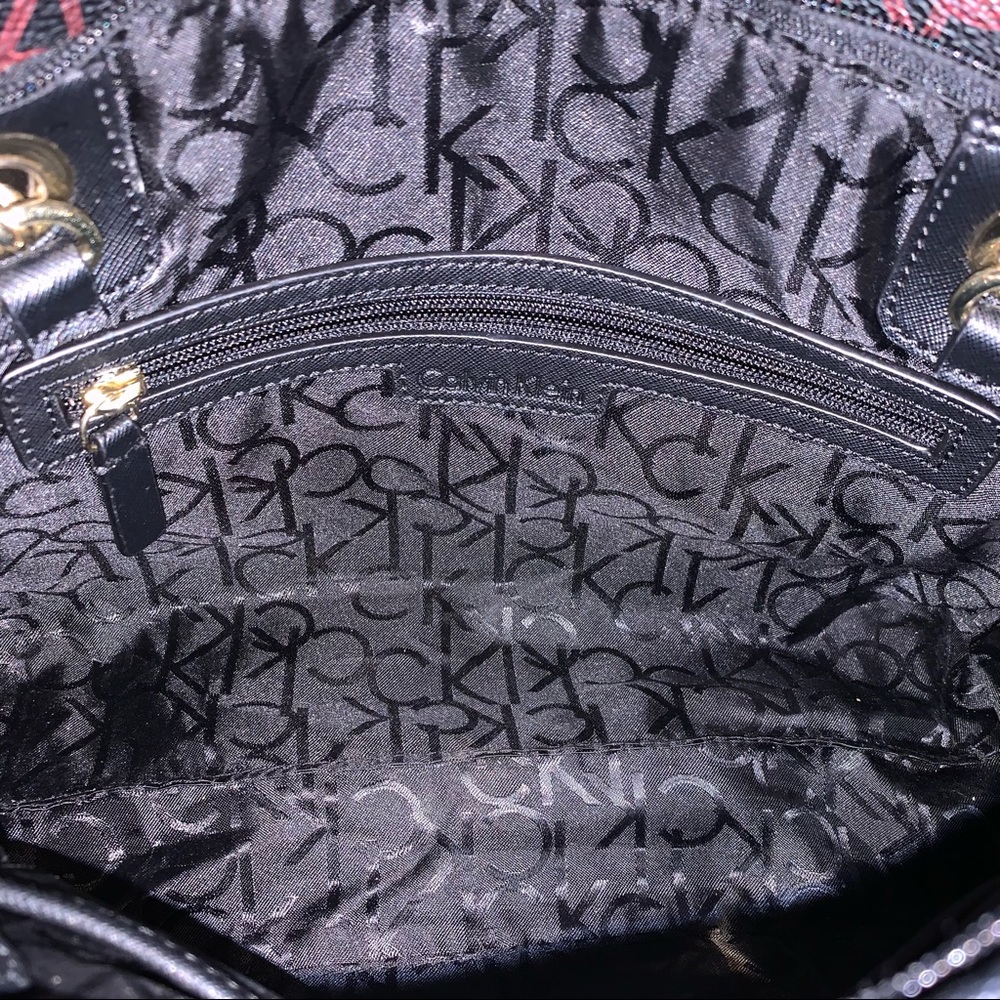Calvin Klein Gold Chain Shoulder Bag With A Red Monogram Logo And Zipper - Picture 7 of 10